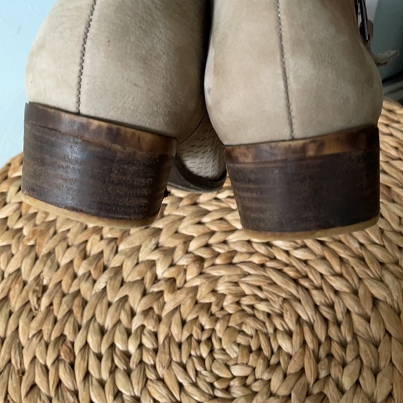 Lucky Brand tan suede ankle bootie - size 9 - Picture 7 of 9